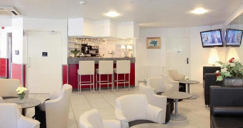 Hotel Notre- Dame De France main