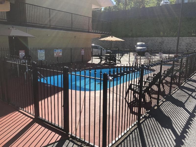 Smoky View Inn 2