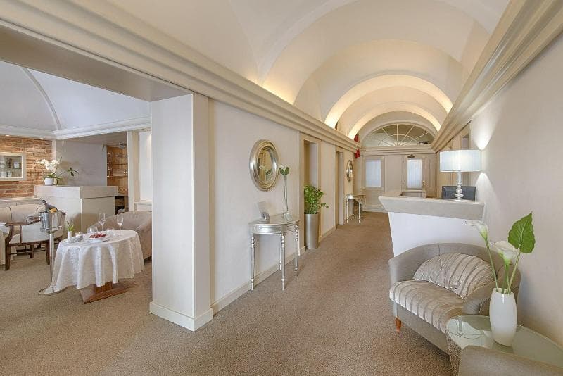 Embassy Hotel 5