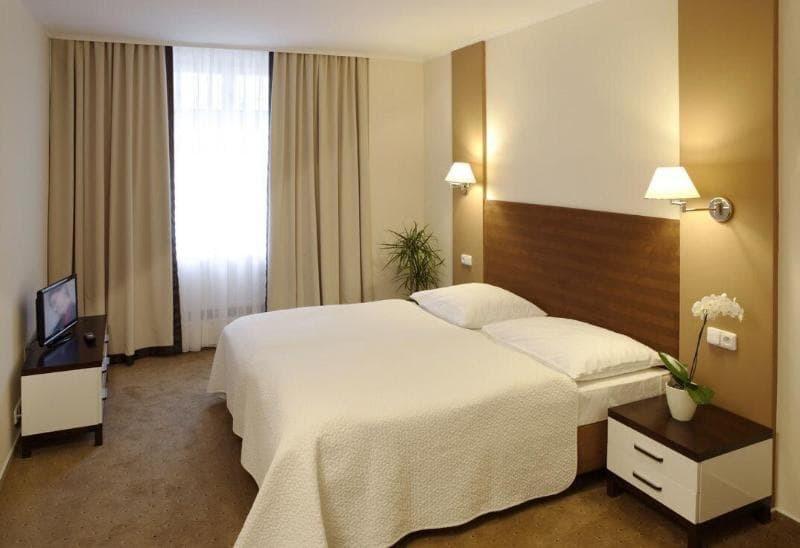 Embassy Hotel 4