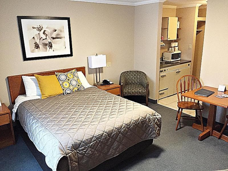 Coastal Inn Concorde 4