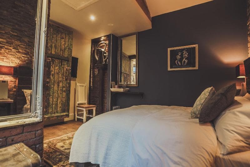 The Cow Hollow Hotel 5