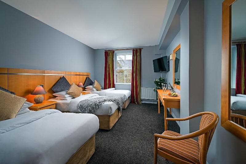 Queen's Hotel, Ennis 4