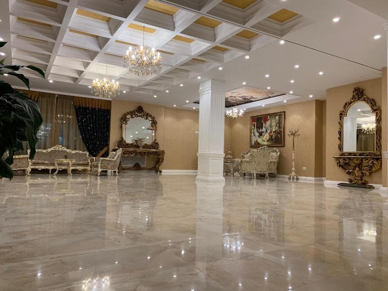 Empire Hotel 5