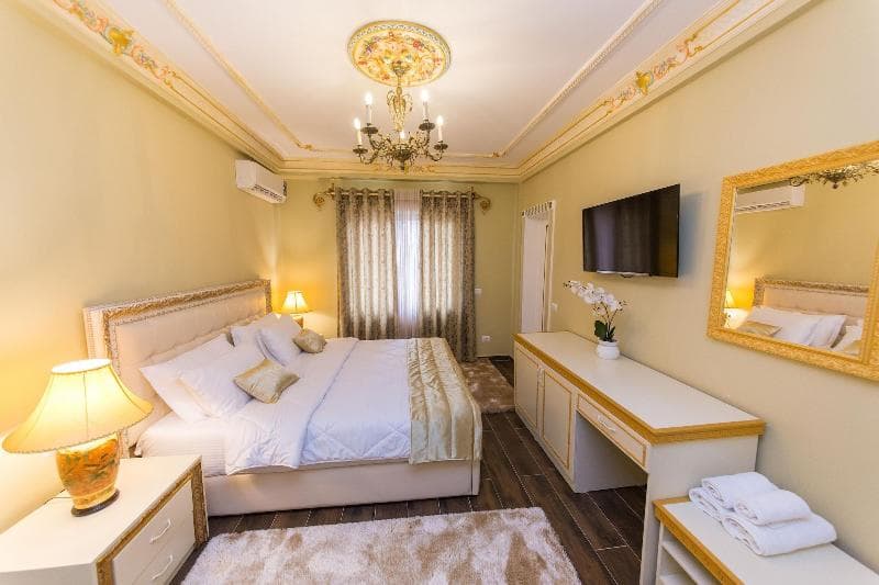 Empire Hotel 4