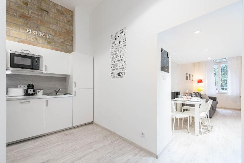 Happy Home Budapest Joy 5