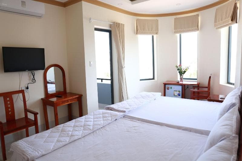 Lien Thong Hotel 3