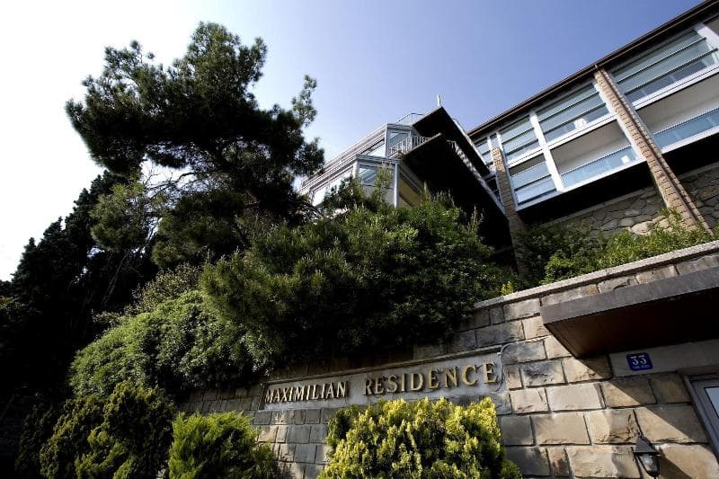 Maximilian's Residence 3