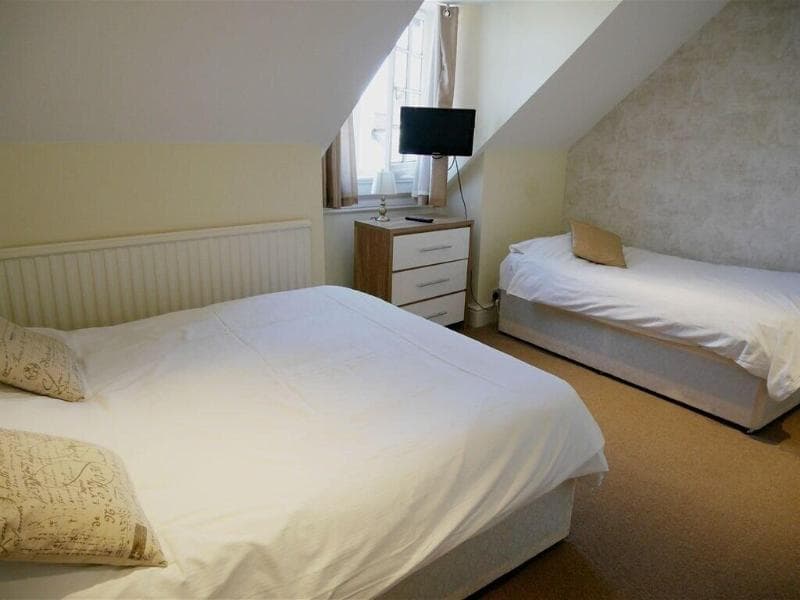 The Saracens Head Hotel 5