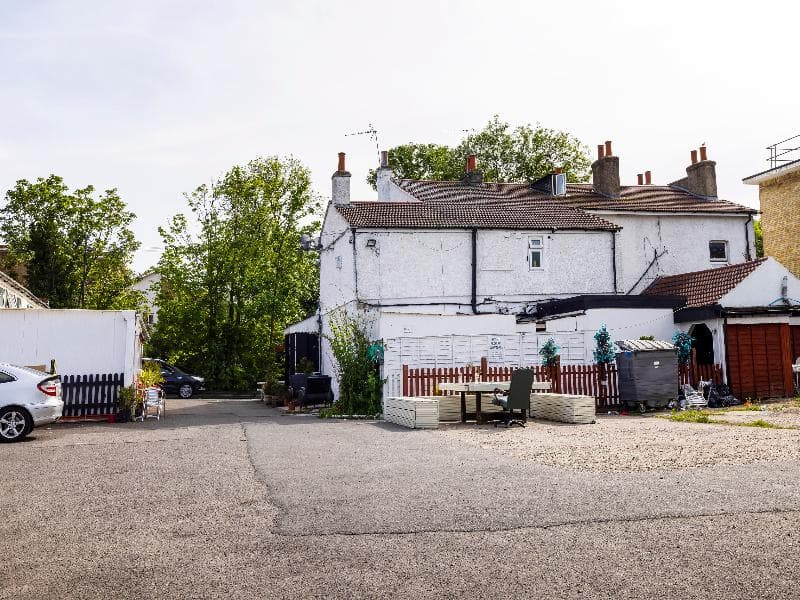 Old Oak Tree Inn 2
