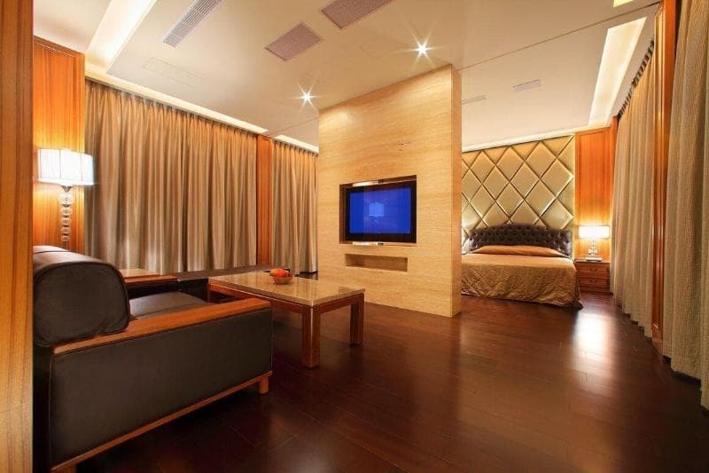 Spring Hotel photo 1