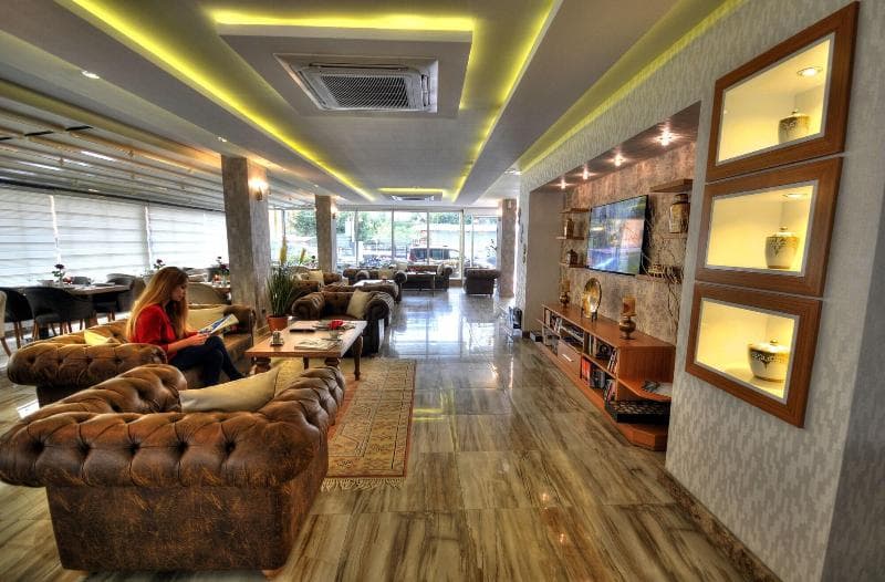 Golden Deluxe Hotel 4