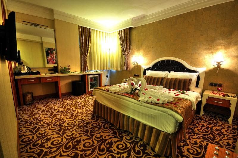 Golden Deluxe Hotel 5