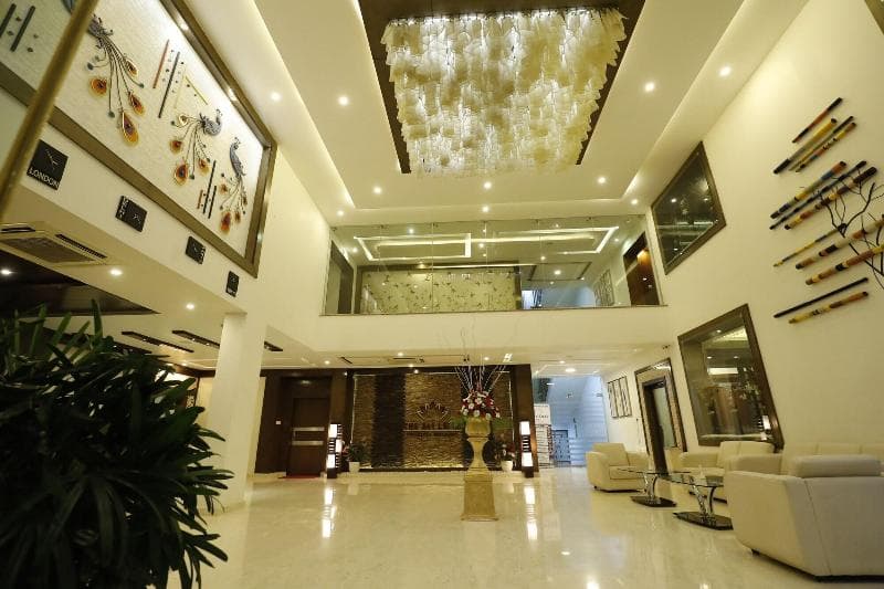 Hotel -The Sai Leela 5