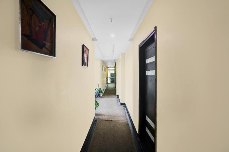OYO Townhouse 487 The Light House 4