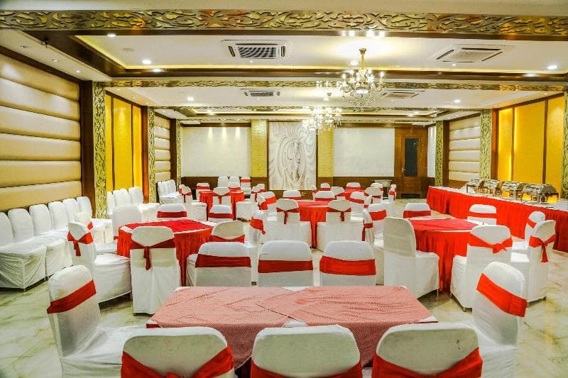 Hotel Taj Heights main