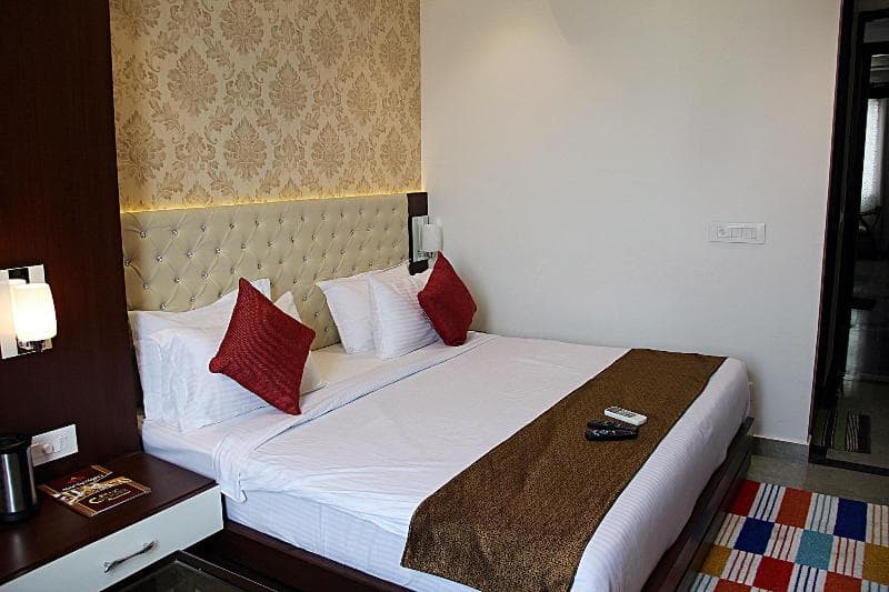 Hotel Taj Heights 4