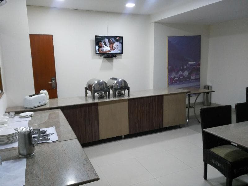 Hotel Divine Inn main