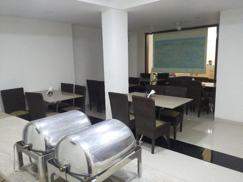 Hotel Divine Inn 5