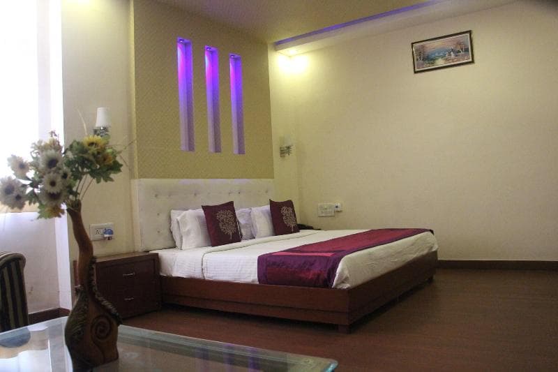 Hotel Dream Land & Bar main