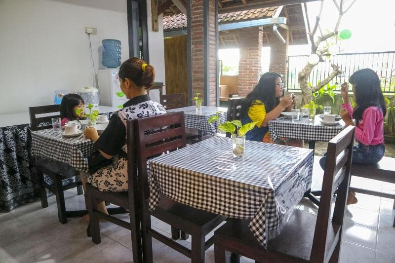 De Lungguh Family Homestay photo 1