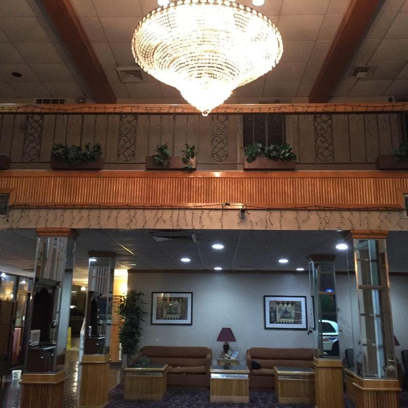 Regency Inn & Suites 4