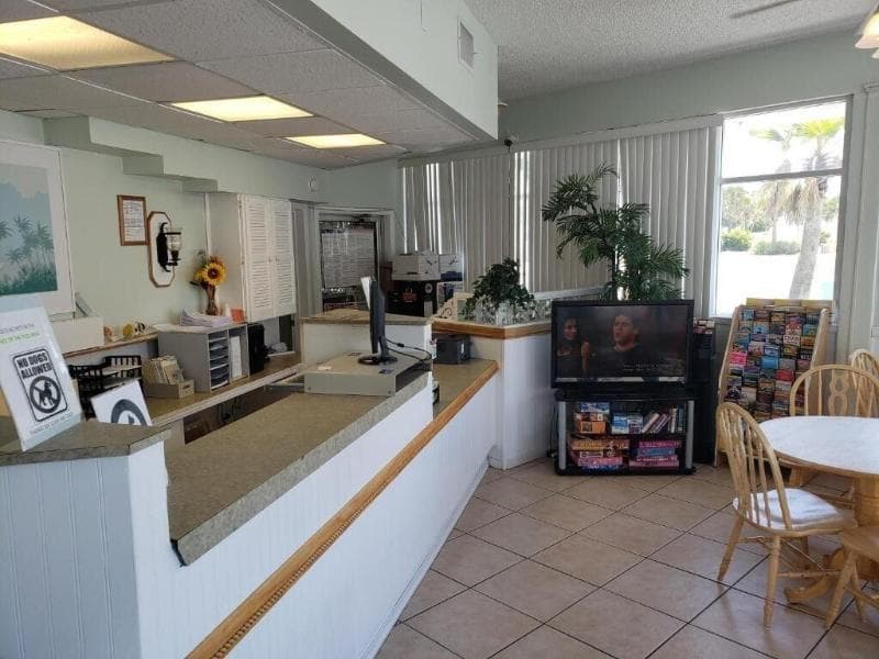 The Seascape Inn 4