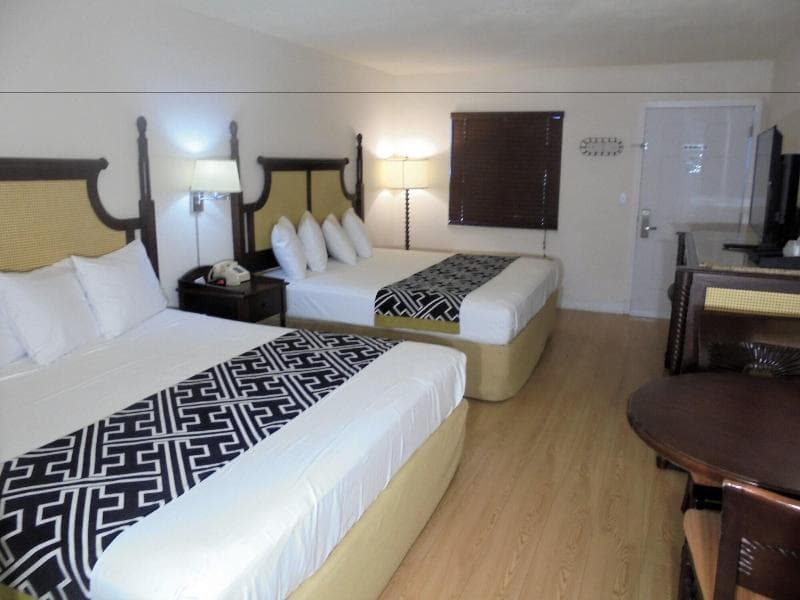 Monte Carlo Inn - Near Disney photo 1