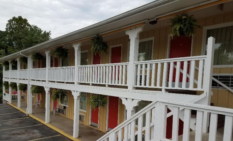 Homestead Motel 4