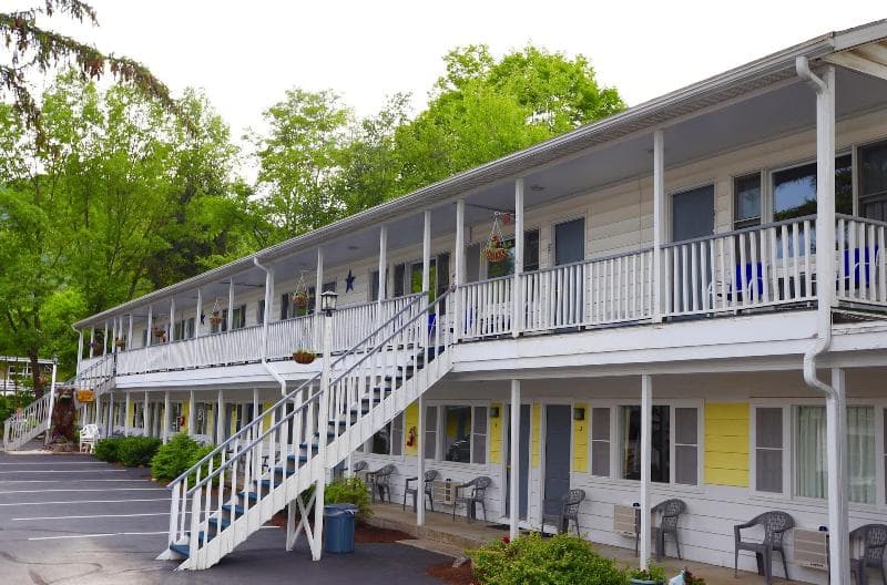 Admiral Motel 4