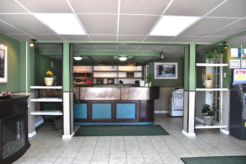 Canadian Motor Inn 4