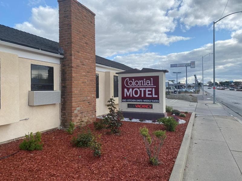 Colonial Motel 3