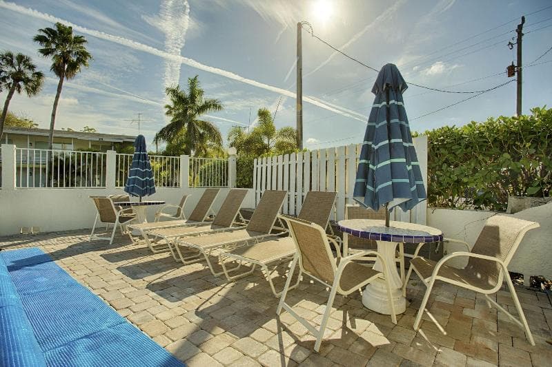Regency Inn & Suites 4