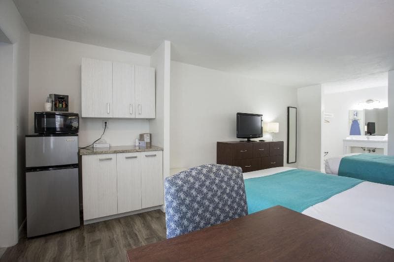 Regency Inn & Suites 5