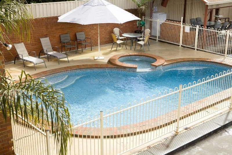 Courtyard Motor Inn main