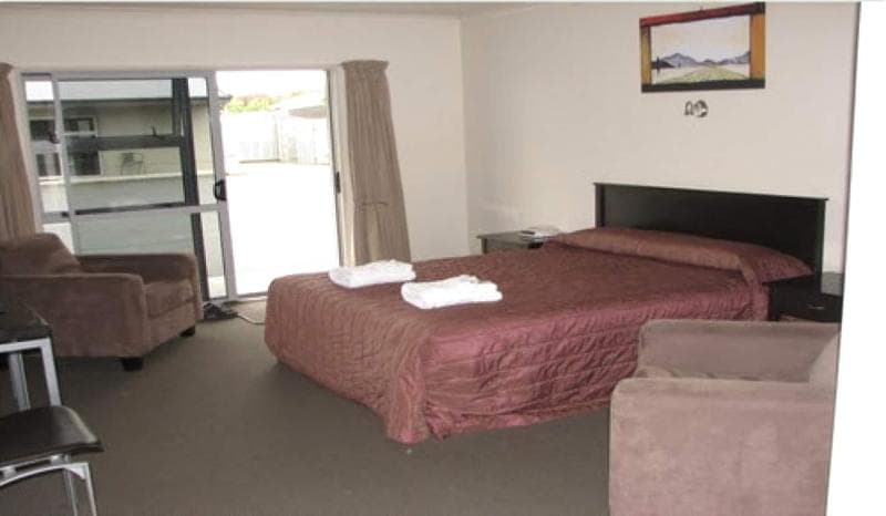 St John's Court Motel main