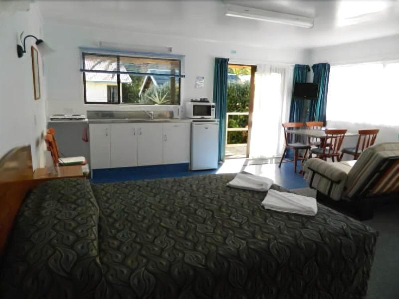 Opononi Lighthouse Motel photo 1