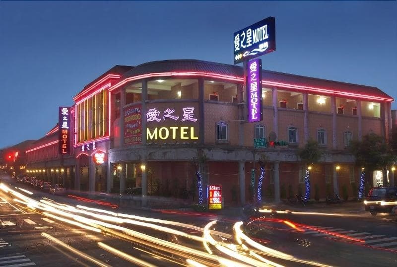 Love Star Motel 3