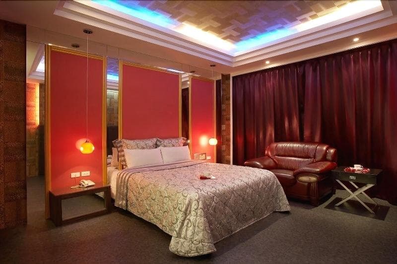 Love Star Motel 4