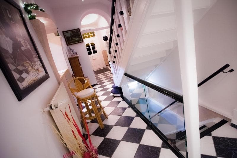 Carlton Mayfair 4