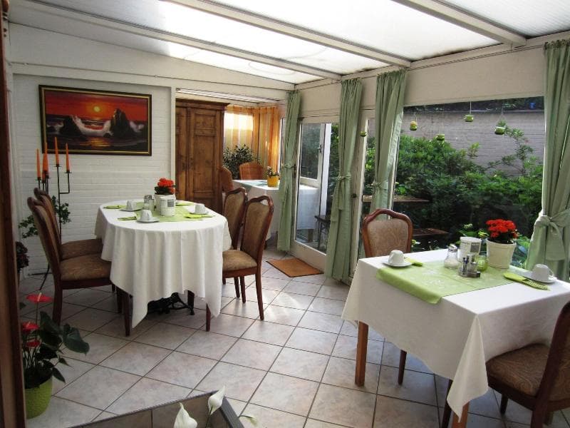 Carlton Mayfair 5