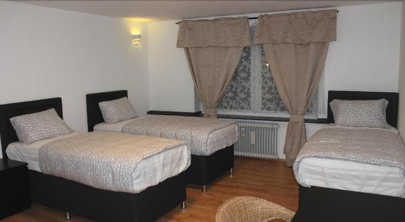 Hotel Garni Emir main