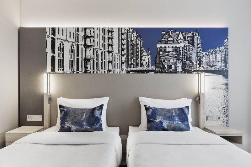 Courtyard By Marriott Hamburg City 2