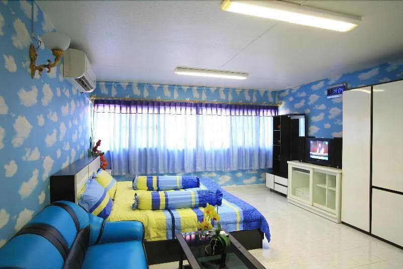 Deluxe At Popular Condo photo 1