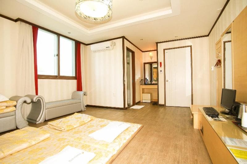 Yeosu Haebeach Hotel 4