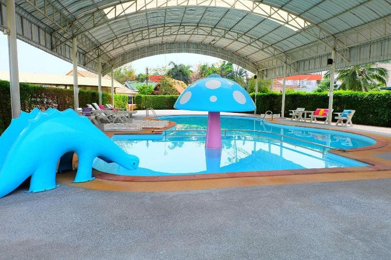 P Paradise Hotel main