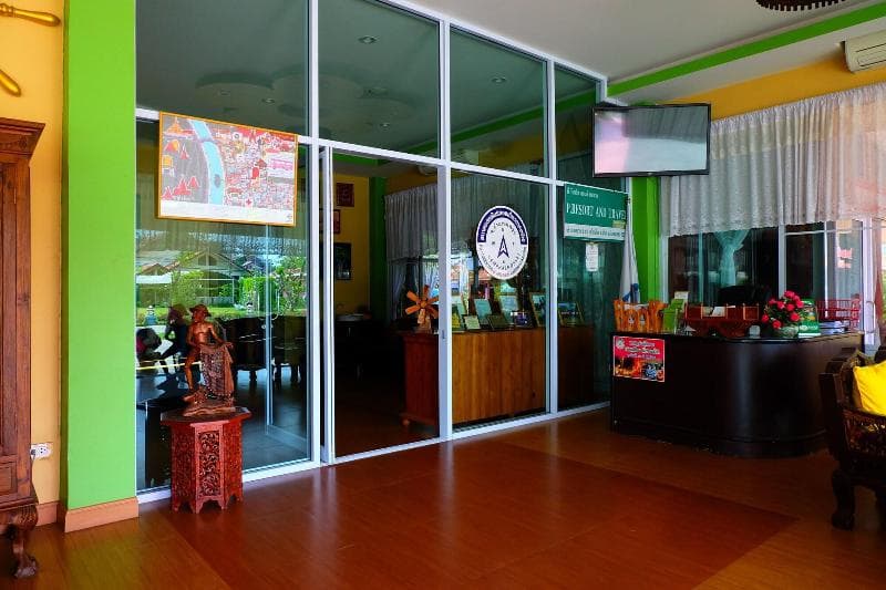 P Paradise Hotel 4