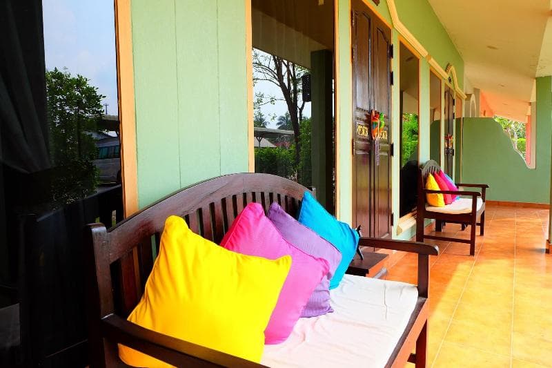 P Paradise Hotel 5