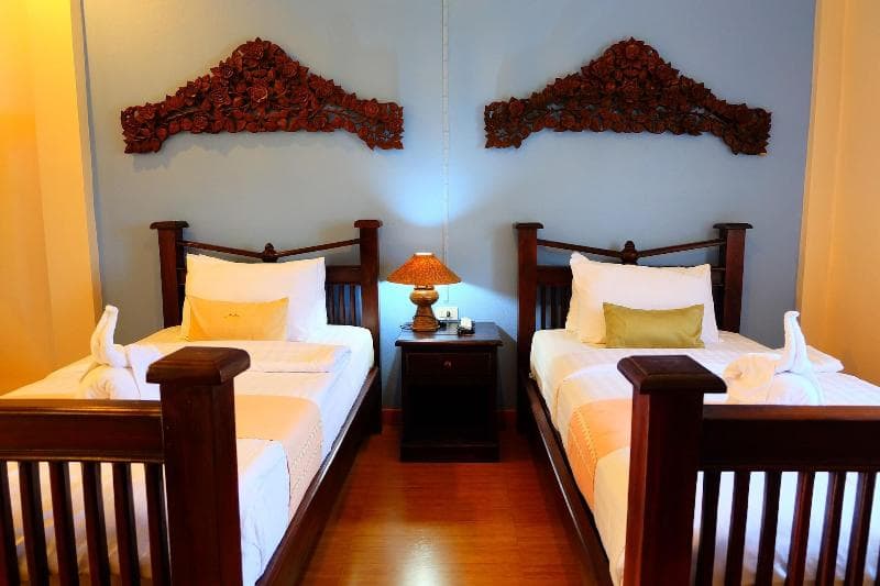 P Paradise Hotel 3