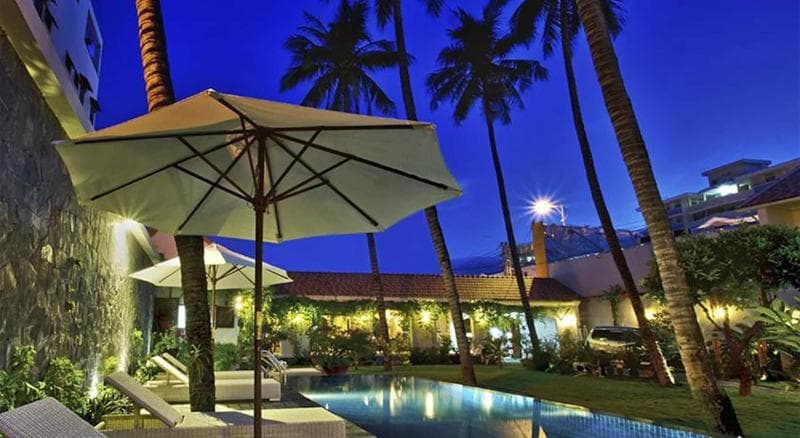 La Paloma Villa main
